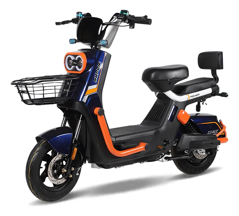 Bicicleta eléctrica KELAN Max color negro, vista frontal tres cuartos